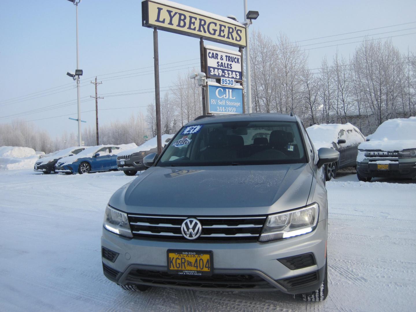 2021 silver /black Volkswagen Tiguan SE AWD (3VV2B7AX8MM) , 6A transmission, located at 9530 Old Seward Highway, Anchorage, AK, 99515, (907) 349-3343, 61.134140, -149.865570 - Photo#1